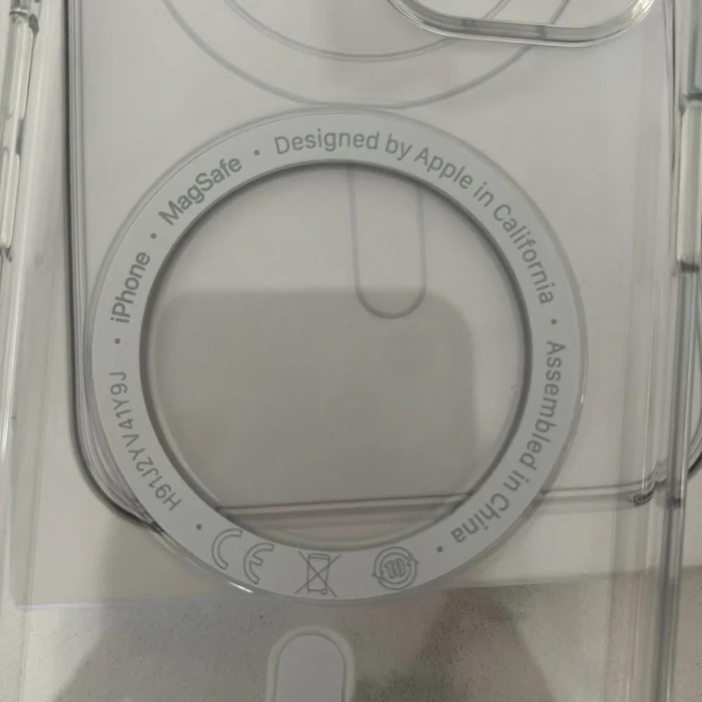 iPhone 14 clear case MagSafe
